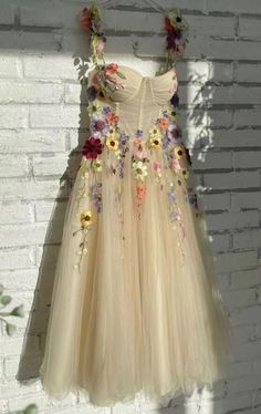 Colorful Ballgown Dress, Vintage Prom Dresses Luulla, Tee Length Dress Formal, Pink Tulle Dress Aesthetic, Quencinera Guest Dresses, Fairytale Formal Dresses, Sparkly Fairy Dress, Pretty Dresses Floral, Plus Size Wedding Dresses Colorful