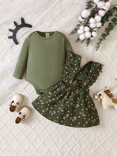 Girls Casual Solid Color Long-Sleeved Bodysuit And Floral Suspender Skirt Suit Autumn And WinterI discovered amazing products on SHEIN.com, come check them out! Winter Infant Outfits, Winter Baby Outfits Girl, Baby Girl Winter Outfits, Baby Girl Clothes Newborn