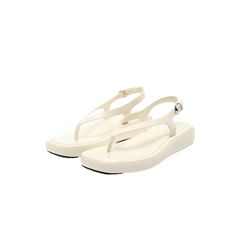 Flat Leather Sandals. Toe Divider. Chunky Flatform Sole. Buckled Ankle Strap Fastening. Sole Height: 4 Cm. / 1.5″ Feather Sandals, Flat Leather Sandals, Fabric Sandals, Leather Strap Sandals, Wooden Sandals, Zara Heels, Velvet Flats, Zara Leather, Ankle Strap Shoes