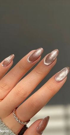 Champagne Cateye Nails, Light Brown Cat Eye Nails, Dip Nail Designs New Years, New Year’s Eve Nails￼, Maquillage Yeux Cut Crease, Nail Art Noel, Nye Nails, Fall Nail Ideas, Velvet Nails