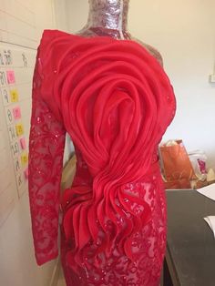 Floweral Design, Couture Draping, Fancy Gown, Structured Fashion, Lace Princess Wedding Dresses, Crazy Dresses, Draping Fashion, Fancy Gowns, Couture Looks