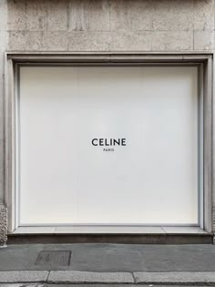 an empty store front with the word cline on it