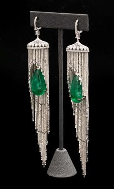 For Sale on 1stDibs - Emerald and Diamond Chandelier Earrings The Emeralds are 26.08 ct, 26.78 ct respectively 18.47 ct of Diamonds Arte Art Deco, Bijoux Art Deco, Diamond Chandelier Earrings, Diamond Chandelier, Elegant Jewellery, Deco Jewelry, Cheap Jewelry, Vintage Jewels, Van Cleef