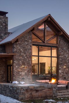 outdoor hot tub at snowy vacation cabin Ecological House, Build Your Own Shed, Bungalow Renovation, Mountains Travel, Vacation Cabin, Adventure Hiking, Wooden Cabins, Luxury Cabin, Timber House