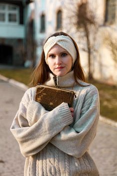 Warm white cosy merino headband, hand knitted minimal style ear warmer, natural soft wool winter band, gift idea for a chilly fiancée The white merino headband from the Majestic Feel series is in an autumn shade of warm white. It is a delicate and soft head accessory that will pleasantly protect you from cold and wind, and will also present itself in a really elegant way. You will be warm in this light band, and you will not even feel it. It can be worn from autumn to spring, because it is warm Cable Headband, Knit Alpaca, Wool Winter, Ear Warmer, Minimal Style, Head Accessories, Earmuffs, Style Expert, Soft Wool