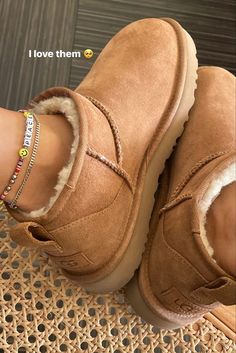 Trendy Uggs 2022, Ugg Shoes Outfit Casual, My Two Personalities Shoes, Trendy Items To Buy, Casual Fall Shoes 2023, Ankle Bracelets Aesthetic, Fall Shoes Aesthetic, Ankle Uggs Outfit, Trendy Shoes 2022