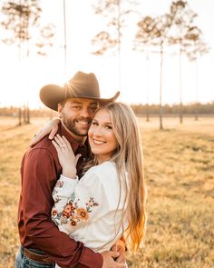 Western, Engagement photos, engagement ring, cowgirl boots, cowboy hat, pearl snap, horses, horse farm, field, pasture, sunset, white dress, embroidered, boho, country, wedding venue, outdoors Pictures With Cowboy Hats, Pasture Engagement Pictures, Dancing Engagement Photos, Cowboy Couple Pictures, Hunter Photoshoot, Western Couple Pictures, Western Poses, Country Couple Poses, Cowboy Engagement