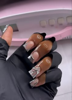 Short Nail Styles Black Women, Sharp Square Acrylic Nails, Trending Nail Colors, Carpet Ideas 2023, Nail Colors And Designs, Carpet Ideas, Chrome Nails Designs