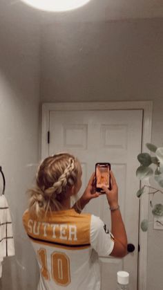 Sporty Hairstyles For Wavy Hair, Cute Hair For Basketball Games, Softball Picture Day Hairstyles, Gameday Hair Softball, Hairstyles For Playing Sports, Hair Ideas For Basketball Games, Bowling Hairstyles For Women, Cute Simple Hairstyles For Short Hair Shoulder Length, Hair For Game Day