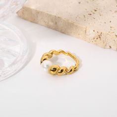 Pieces inspired by fashion that will make you look incredible, shine and let Leri'a Fine Jewelry do the magic. Bread Ring, Pearl Jewelry Ring, Pearl Rope, Pearl Crafts, Freshwater Pearl Ring, Gold Vermeil Jewelry, Twist Ring, Vermeil Jewelry, Moon Jewelry