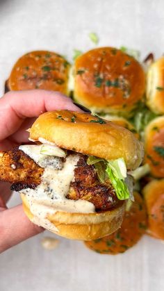 Easy blackened chicken sliders are perfectly seasoned and smothered in a homemade tangy Alabama white barbecue sauce. Yay Recipes, Bacon Crackers, Easy Sandwiches, Sausage Puffs, Yummy Wraps, Restaurant Copycat Recipes, Sliders Recipes Chicken, Bbq Chicken Sliders, Batch Baking