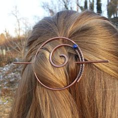 Celtic style metal hair slide with a pin for partial holds of your hair. With a bohemian touch, this rustic circle copper hair barrette will hold your hair tight all day long. This accessory will be a sweet gift for a woman, as it is possible to use not just as a clip for hair but also as a shawl pin or brooch. It is handcrafted from copper wire, then hammered to strengthen it, wire wrapped with a blue lapis lazuli, then darkened for an antique look and polished. Can be also used as a shawl pin. Celtic Hair, Celtic Circle, Shawl Pin, Celtic Style, Wire Jewelry Designs, Diy Wire Jewelry, Hair Slide, Metal Hair, Wire Work Jewelry