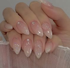 Pearl Nail Designs, Nude Sparkly Nails, Neutral Nails Acrylic, Elegant Touch Nails, Pale Pink Nails, Glitter Tip Nails, Pearl Nail, Nail Designs Ideas, Subtle Nails