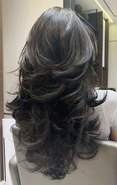 #hair #hairstyles #layers #90s #90shairstyles #brunettestyle Wolfcut For Wavy Hair, Wolf Cut On Wavy Hair, Wolfcut Wavy Hair, Wavy Wolfcut, Wavy Wolf Cut, Pretty Hair Cuts, Wolf Haircut