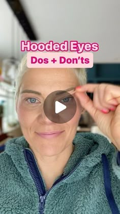 Ashley| Easy Beauty Tips and Tricks🌿 on Instagram: "👩‍🏫Hooded eye tips that I wish I would have known years ago!!  Like and Follow for more easy makeup tips!🥰  #hoodedeyetips #matureskin #eyeshadowtips #brighteyedbushytailed" Grey Eye Makeup Soft, Sagging Eyelids Makeup, Makeup For Puffy Eyelids, Heavy Lidded Eyes, 40s Eye Makeup, Eye Makeup For Eyeglass Wearers, Makeup Tips For Older Women Over 50 Eyes, Eye Makeup For Older Women Over 50 With Hooded Eyes, Make Up Hooded Eyes Droopy Eyelids