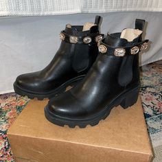 Worn Once Great Condition Steve Madden Buckle Boots, Steve Madden Biker Boots, Black Cowgirl Boots Steve Madden, Steve Madden Moto Boots, Steve Madden Amulet Boots, Shoes Steve Madden, Steve Madden Shoes, Steve Madden, Black Boots