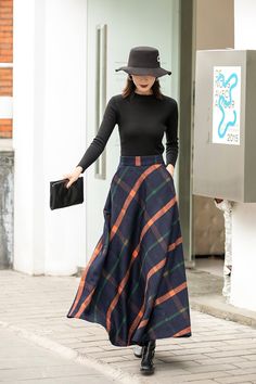 "This winter wool skirt is a classic piece of tailoring that will see you through rain or shine. It is cut with a flattering flared skirt to give you a wonderful shape. The winter skirt is perfect classic styling and ends at the ankle. This is a versatile skirt that you'll wear again and again. DETAILS: * More colors available https://etsy.me/3yfUD4P * 30% wool, 30% fiber, 40% polyester * fully satiny liner * Two side pockets * Right zip closure * A little Back elastic, comfortable wear * Plus s Elegant Date Outfit, Mode Style Anglais, Wool Skirt Outfit, What To Wear To Church, Long Wool Skirt, Below The Knee Dresses, Long Skirt Outfits, Winter Skirt Outfit, Maxi Skirt Outfits