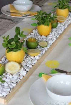 Mint Table, Summer Table Decorations, Themed Dinner, Decorações Com Comidas, Tafel Decor, Lemon Mint, Construction Birthday, Summer Tables