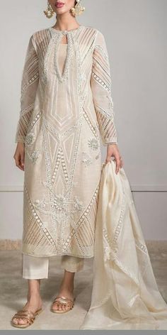 Chikankari Wedding Dress, Pakistani Chickenkari Suits Designs, Pakistani Chikankari Suits, Pakistani Kurti Neck Designs, Chickenkari Kurti Designs, Designer Salwar Suits Party Wear Indian, Pakistani Chickenkari Suits, Chikankari Suits Party Wear, Neck Designs For Suits Pakistani