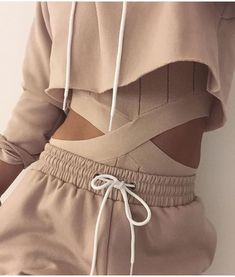 #beige #fashion Nude Hoodies, Modern Dans, Sporty Outfits, Inspiration Mode, Mode Inspiration, Style Outfits, Modest Outfits