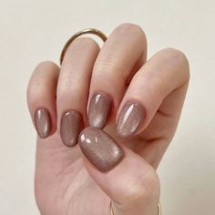 Mocha Cat Eye Nails, Nude Magnetic Nails, Cat Eye Brown Nails, Beige Cat Eye Nails, Mocha Mousse Nails, Short Nail Extension Designs, Cat Eye Nude Nails, Nail Art Coklat, Neutral Cat Eye Nails