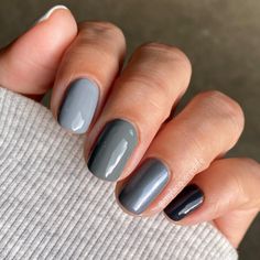 Achieve a polished and refined look with these classy gray nails. The subtle gray tone exudes sophistication and grace, making it an excellent choice for any manicure. Discover the beauty of gray nails and enjoy a timeless style. Gray Nail Designs, Powder Dip Nails, Gray Nail, Grey Nail Designs, Dip Nails, Dipped Nails, Nail Games