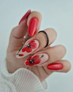 Nails With Poppy Flower, Poppy Nails Art, Red Poppy Nails, Poppy Red Nails, Poppies Nails, Poppy Flower Nails, Poppy Nails Design, Red Flowers Nails, Red Flower Nail Designs