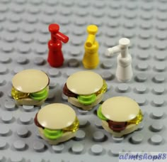 there are legos that have hamburgers on them