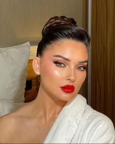 Red Lip Green Eyes, Wedding Makeup For Brown Eyes Red Hair, Dark Lip Bridal Makeup, Subtle Red Lip Makeup, Hairstyles For Red Dress, Soft Glam With Red Lip, Bride Makeup Red Lips, Wine Red Makeup Look, Red Lipstick Bridal Makeup