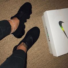 Black Gym Shoes, Black Nike Shoes, Tennis Fashion, Nike Shoes Women, Black Nike, Crazy Shoes