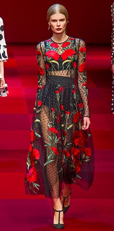 Runway Looks We Love: Dolce & Gabbana #InStyle فستان سهرة, Spring Photography, Floral Fashion, Fashion Spring, Mode Inspiration, Dolce & Gabbana, A Dress