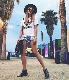 Looks Adidas, Cute Outfits With Shorts, Casual Hats, Festival Inspiration, Fashion Photography Poses, Adidas Fashion, Festival Looks, Casual Hat