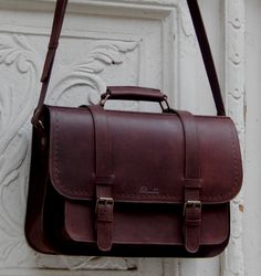 Fantasy Satchel Leather Bags, Leather Book Bag Aesthetic, Men’s Satchel, Mailman Bag Aesthetic, Leather Messenger Bag Aesthetic, Leather Satchel Aesthetic, Book Bags Aesthetic, Vintage Leather Shoulder Bag, Satchel Bags Aesthetic