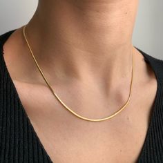 Gold Neck Chain, Simple Chain Necklace, Buy Gold Jewelry, Gold Jewelry Simple Necklace, Gold Chain Design, Gold Necklace Simple, Gold Designs, Dainty Chain, Girly Accessories