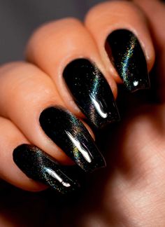 Black Color Changing Nails, Black Nail Polish With Chrome, Black Nails Gel Polish, Witchy Chrome Nails, Black Glitter Nail Polish, Green Magnetic Nails Design, Cute Black Acrylic Nails Ideas, Matte Black And Chrome Nails, Dark Glitter Nail Designs