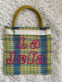 "Handmade \"La Jefa\" Yellow Mercadito bag with Hot Pink embroidered lettering. ONE Available **Size = 7  x 7 Inches NOT INCLUDING THE HANDLES, LOOK AT LAST PHOTO FOR SIZE REFERENCE** Time to create: 2 Days  Ojitos Alegres is a mother/daughter Latina-owned business whose inspiration came from personal experiences with generational teachings of crochet and artisanal work in Mexico. Each piece is made with love, laughter, dancing in the kitchen, listening to old Cumbias and Rancheras, and most imp Ch Matryoshka Bag, Handmade Square School Bags, Handmade Yellow School Bag, Dancing In The Kitchen, Mexican Gifts, Wedding Bags, Wedding Bag, Bags Purses, Mother Daughter