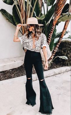 Look Hippie Chic, Country Concert Outfits, Country Style Outfits, Looks Country, Nashville Outfits, Western Style Outfits, Stil Boho, Western Outfits Women