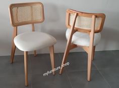 Naturel cilalıdır. Farklı ahşap ve renk uygulaması yapılabilir. Dining Chairs Rattan, Scandi Living Room, Dining Room Design Luxury, Wall Wardrobe Design, Dining Room Furniture Design, White Living Room Decor, Rattan Dining Table, Dining Room Design Modern, Living Room Reveal