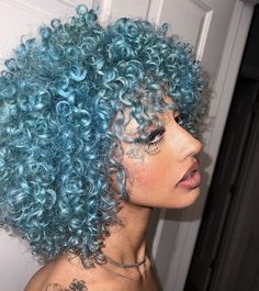 Blonde Hair With Blue Highlights, Ideas De Pelo, Bob Riccio, Aqua Hair, Cute Box Braids Hairstyles, Bleu Pastel, Short Hair Tutorial