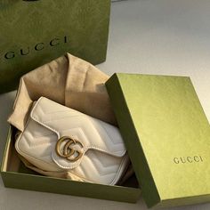 Gg Marmont Bag, Gucci Bag Dionysus, Luxury Bags Collection, Handbag Essentials, Girly Bags, Luxury Purses, 背景 シンプル, Fancy Bags, Bags Aesthetic