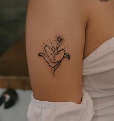 Touch Up Tattoo, Fine Tattoos, Small Daisy Tattoo, Partner Tattoos, Simple Tattoos For Women, Bestie Tattoo, Self Love Tattoo, Armband Tattoo Design, Small Flower Tattoos