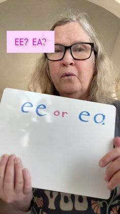 a woman holding up a sign with the words eef eaa?