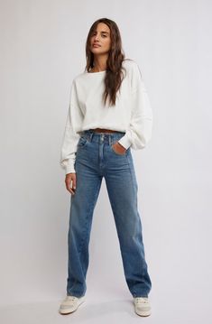 straight leg swarm color Full Length Straight Leg Jeans Outfits, High Rise Straight Jeans Outfit, Straight Fit Jeans Outfit, Straight Leg Jeans Outfits Fall, Straight Leg Jeans Outfits Winter, Modest Outfits Plus Size, Straight Cut Jeans Outfit, Jeans Winter Outfit, Straightleg Jeans