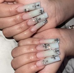 Cute White Nails Y2k, Cybery2k Nails, White 2000s Nails, Grunge Y2k Nails White, Black And White Star Nails Acrylic Y2k, Chrome Y2k Nails + Charms, Claw Nails