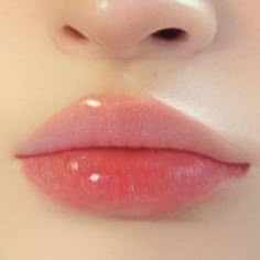 Soft Cupids Bow Lips, No Cupids Bow Lips Aesthetic, Lip Filler No Cupids Bow, Full Pouty Lips, Lips With No Cupids Bow, Round Cupids Bow, Heart Shaped Lips Aesthetic, Heart Lips Shape, Round Lips Aesthetic