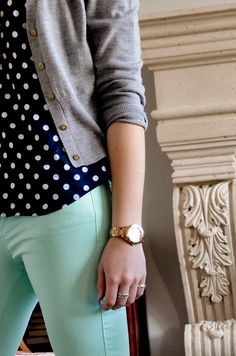 grey, polka dots, mint. Mint Pants, Mint Jeans, Comfy Cardigan, Mode Tips, Dot Shirt, Polka Dot Shirt, Elegante Casual, Outfit Trends