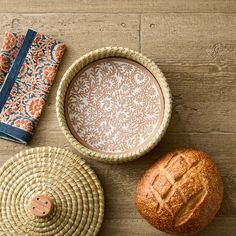 Round lidded bread warmer set Homesteading Gifts, Tortilla Basket, Bread Chips, Bread Warmer, Bread Baskets, Entertaining Gifts, Spice Tea, Family Dining, Market Baskets