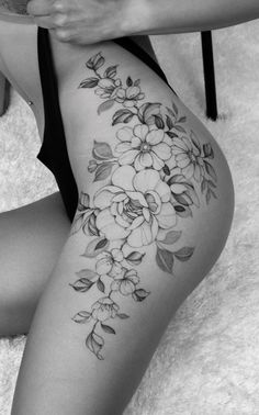 Chic & Sexy Hip Tattoos Floral Hip Tattoos Women, Side Thigh Tattoos Women Simple, Womens Thigh Tattoo, Women Hip Tattoos, Floral Tatoos, Tattoo Bein Frau, Thigh Piece Tattoos, Flower Hip Tattoos, Girl Thigh Tattoos