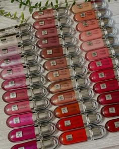 Gloss original da Kiko Milano em todas as cores e  ótimas avaliações muito perfeitooo!😮‍💨 Alat Makeup, Makeup Bag Essentials, Lip Gloss Collection, Makijaż Smokey Eye, Fancy Makeup, Kiko Milano, Lip Glosses, Makeup Obsession, Makeup Items