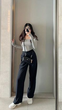 Cleangirl Outfit, Celana Jins Wanita, Ootd Ngampus, Hijab Simple, Outfit Korean Style, Korean Outfit Street Styles, College Outfit, Outfit Korean